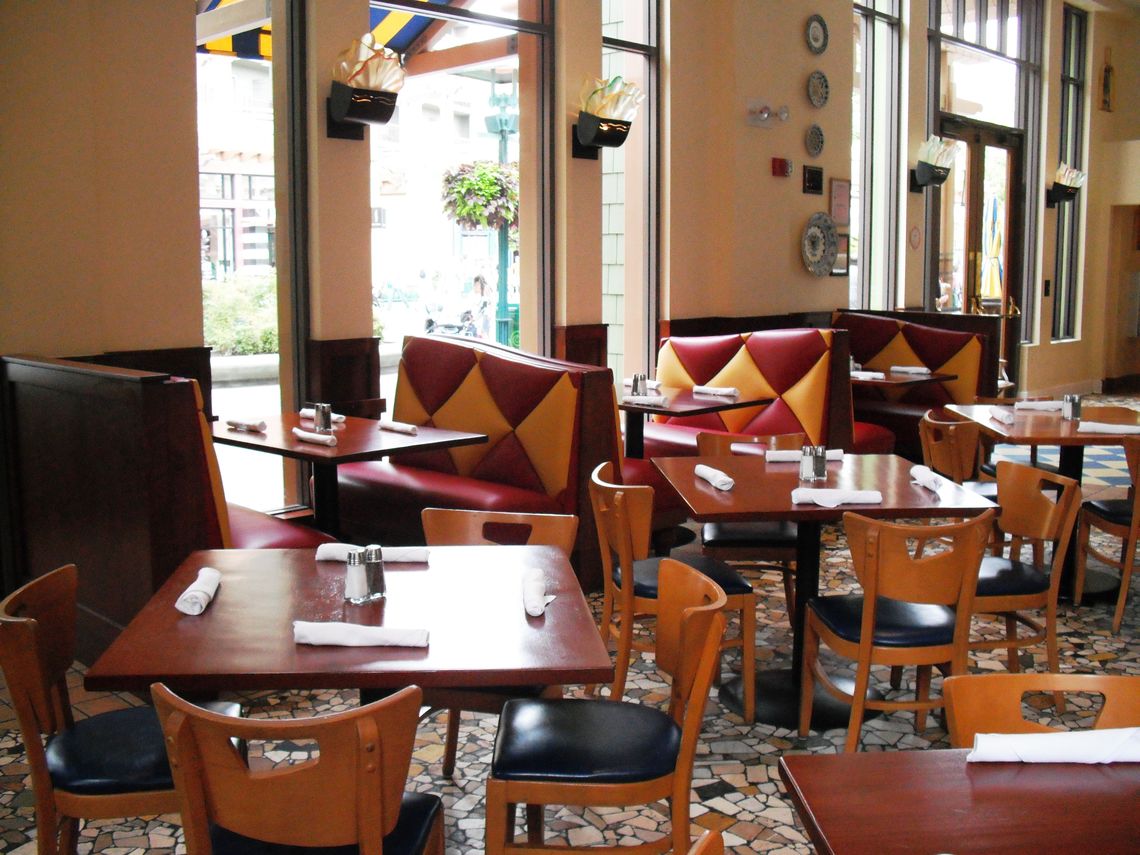 Downtown Disney Naples_naples booths dtd 001